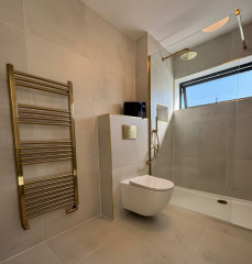 Bathroom-with-gold-fittings-surrey-sussex-bathroom-fitter-Thomson-Properties-Sept-25v2