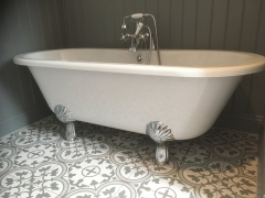 Traditional freestanding footed bath installation, Thomson Properties