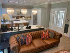 Kitchen seating area, refurbished by Thomson Properties