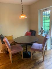 Low hanging pendant kitchen lighting in dining area - Thomson Properties