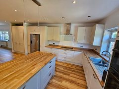 White-shaker-style-Howdens-kitchen-with-wooden-flooring-Thomson-Properties